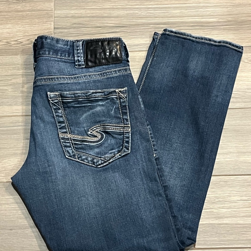 Silver Eddie Jeans Men’s Sz 33/29 Medium Wash Distressed Whiskers